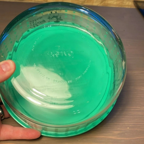 Pyrex Disney Mickey Mouse large storage bowl - Picture 2 of 3